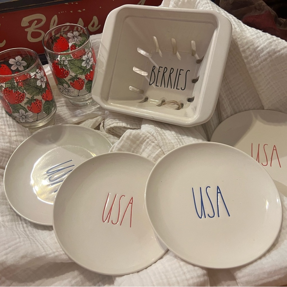 Rae Dunn USA DESSERT PLATES